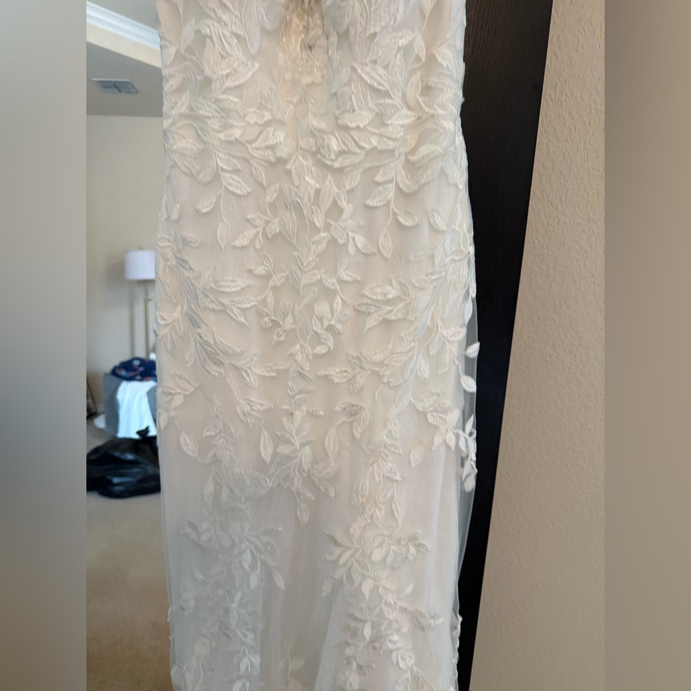Stella York Elegant White Lace Floral Wedding Dress - Picture 14 of 16